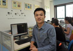 <a href=/ target=_blank class=infotextkey>山东新华电脑学院</a>杰出校友-孔位伟 