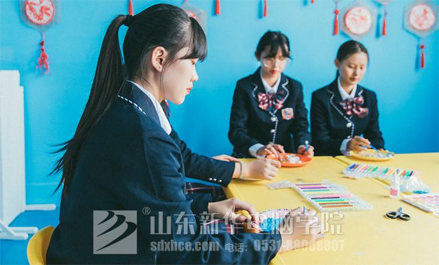 <a href=/ target=_blank class=infotextkey>山东新华电脑学院</a>