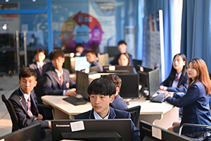 孩子初中休学在家，整天刷手机不务正业？选对方向能改变