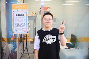 关义飞：朋友推荐来新华，老朋友成了新同学