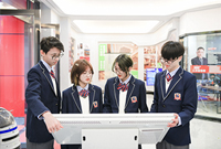 老朋友、新同学一起来上学